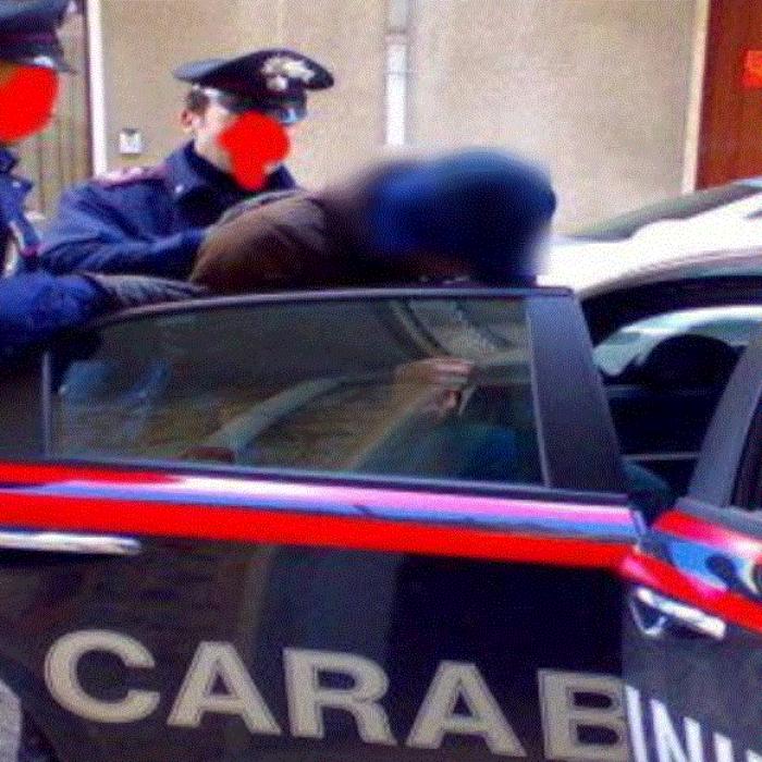 Italia. Româncă, agresată de fostul soț, de față cu fiul lor minor.  Femeia s-a ascuns în baie de unde a chemat ajutoare