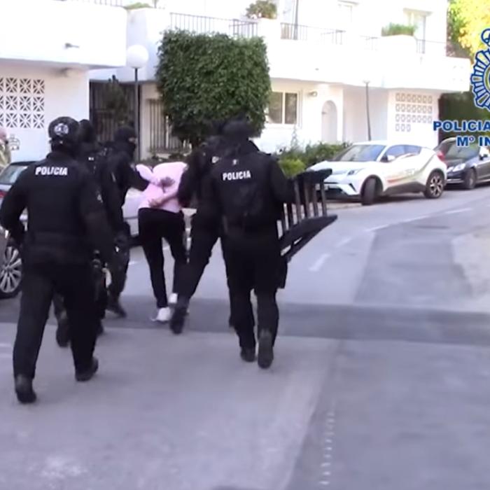 Spania. Un român și-a bătut și violat soția de față cu cei doi copii: „Te tai bucăți, trimit rămășițele familiei și mă arunc cu băieții de la balcon!”