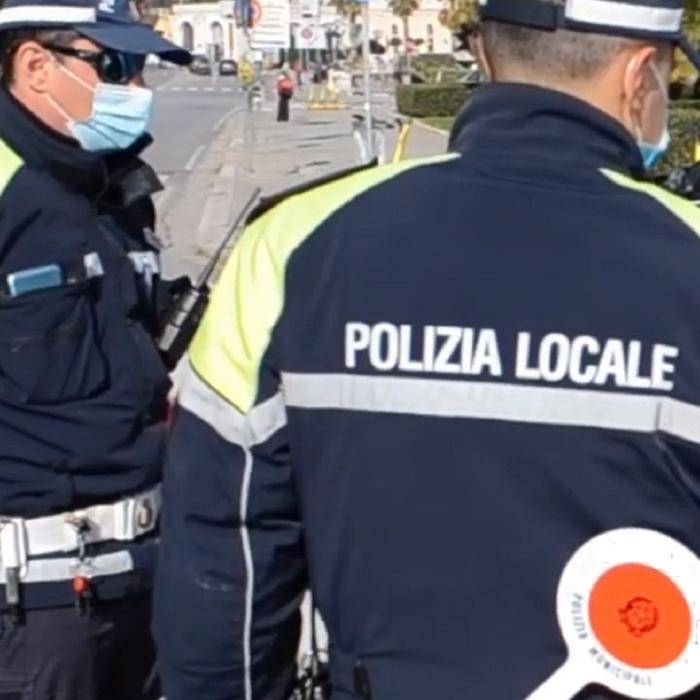 Italia. Pachetele badantelor românce, trimise familiilor acasă, confiscate de carabinieri