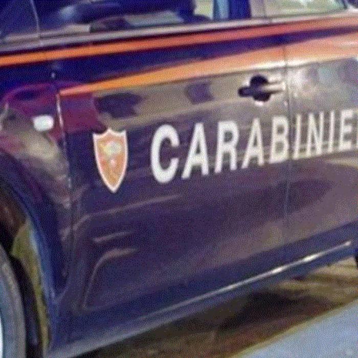 Italia. Româncă, prinsă la furat într-un magazin. Tânăra pusese ochii pe niște bijuterii la modă