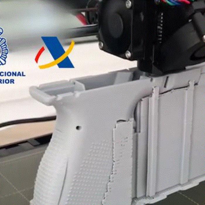 Spania. Atelier clandestin de fabricat arme cu imprimante 3D, destructurat de polițiști