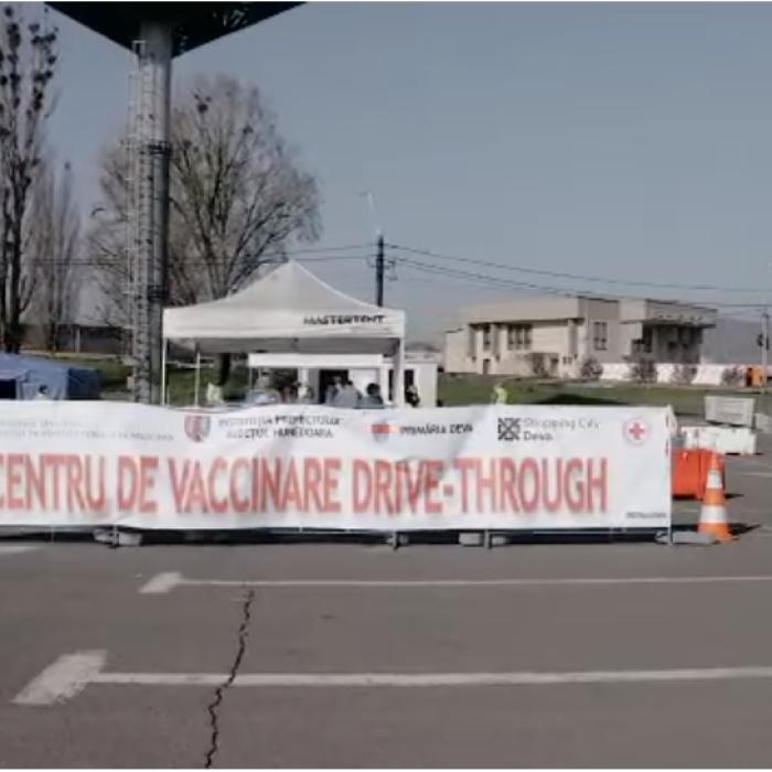 Centrele de vaccinare Drive-Through, un SUCCES. Se vor deschide în mai multe orașe - VIDEO