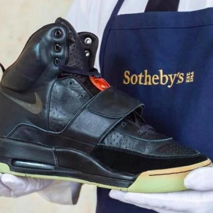 Adidași vânduți la licitație pentru 1,5 milioane de euro