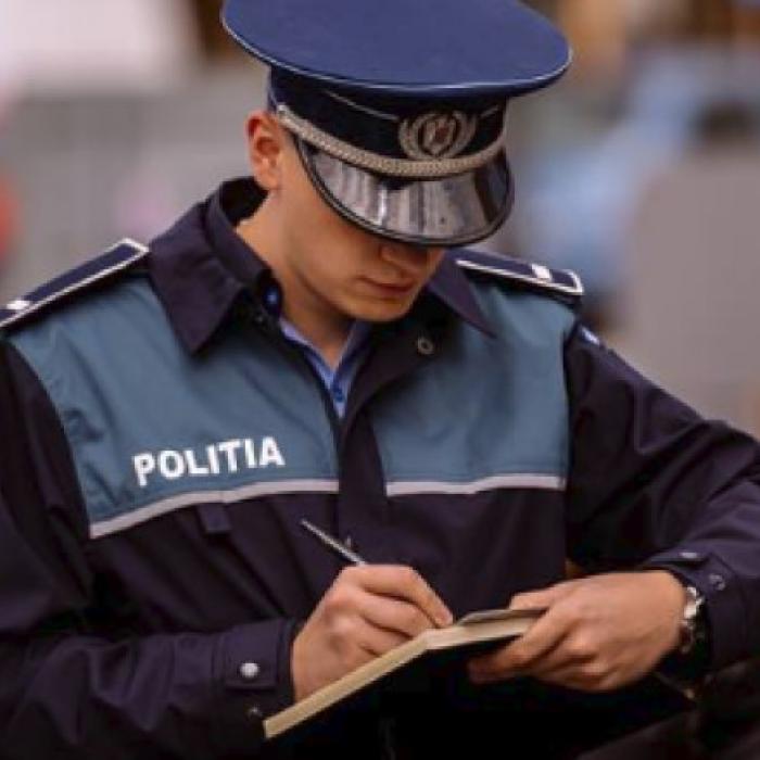 Cine e polițistul prins la pensat în timpul programului și cine l-a dat de gol. Explicația lui: "Eram la filaj"