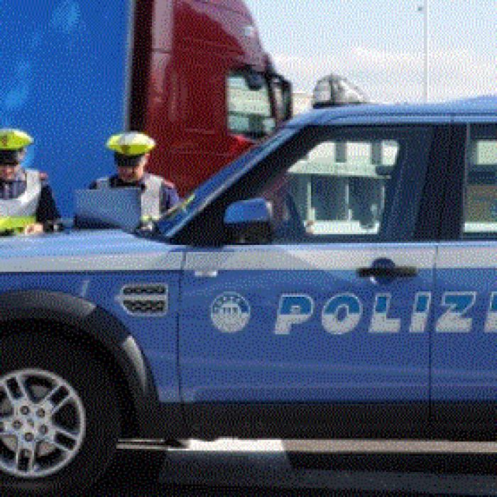 Român, cu mașina burdușită cu bunuri furate din Franța, reținut în Italia. Prada de 20.000 de euro, confiscată