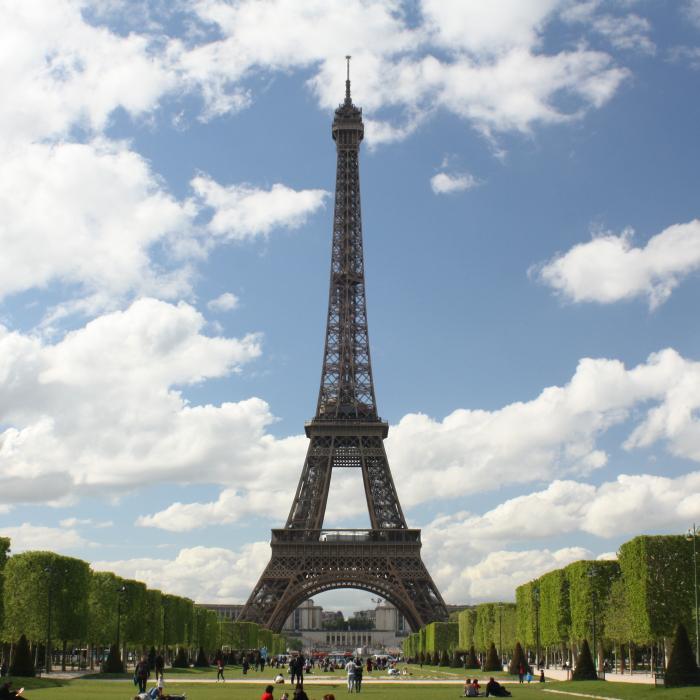 Turnul Eiffel împlineşte azi 132 de ani. Povestea monumentului şi a legăturii românilor cu acesta