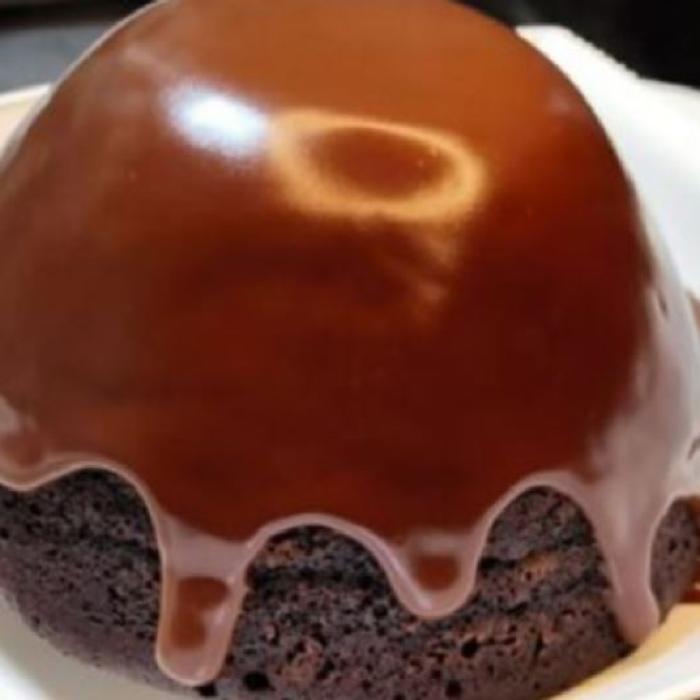 Tort de ciocolată. Fără făină și fără unt, gata în 5 minute. Rețeta unui desert, care se prepară la cuptorul cu micorunde