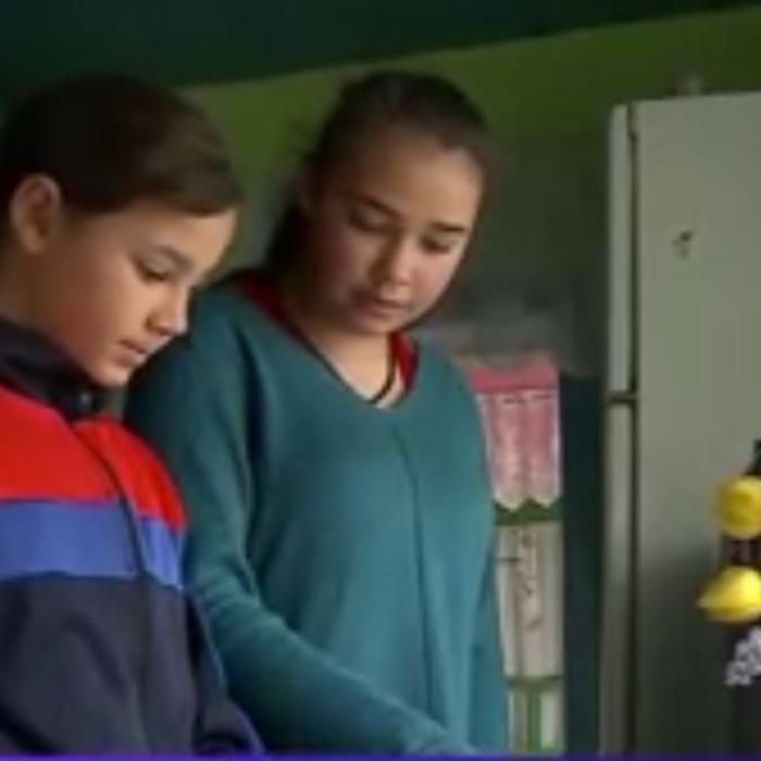 Copiii români, cu părinți în străinătate, sfâșiați de dor: "Am o singură poză cu mama. Nu am văzut-o de 6 ani"
