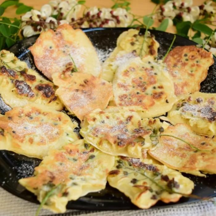 Flori de salcâm în aluat de clătite: Desertul românesc original, cu parfum de mai