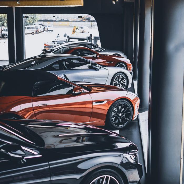 Italia. Români, „alchimiști“ pentru autoturisme de lux furate din străinătate
