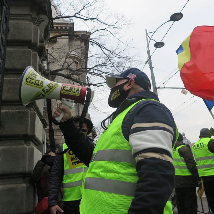 PROTEST cu tractoare în jurul Palatului Parlamentului. Fermierii ies în stradă