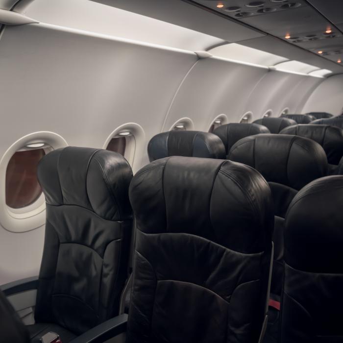 UPDATE. Panică într-un avion plin cu români. S-a întors din drum și a debarcat toți pasagerii