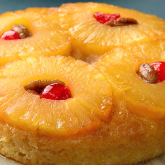 Prăjitură răsturnată cu ananas și caramel - Desertul perfect ce se topește în gură
