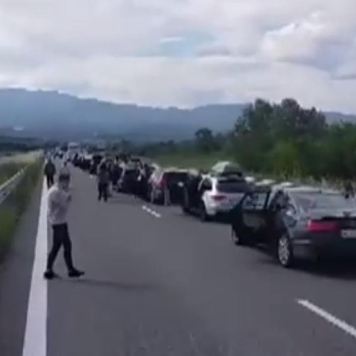 Cozi de sute de mașini la intrare în Grecia