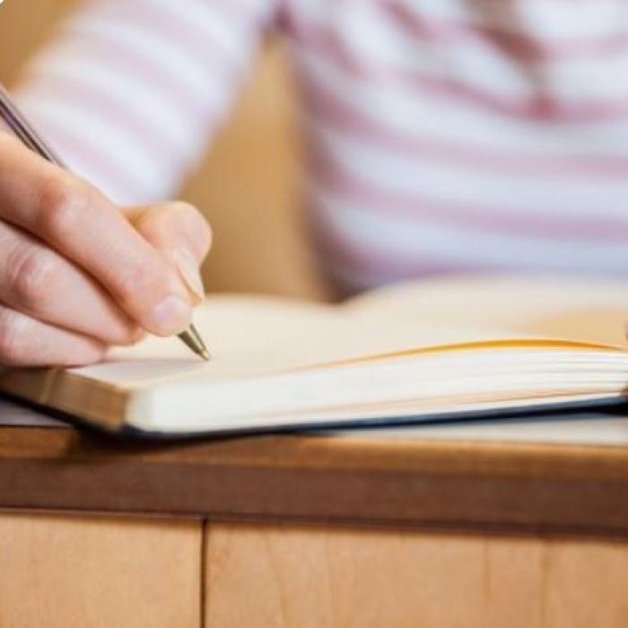 Evaluarea Naţională începe astăzi. Elevii susțin proba scrisă la Limba şi literatura română