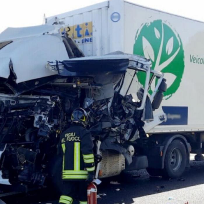 Italia. Încă un șofer de TIR a murit pe A1, la nici 24 de ore distanță de la tragedia de ieri