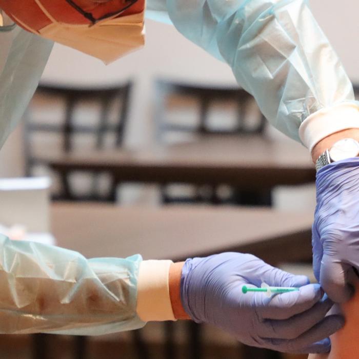 "Carne gratuită timp de un an" pentru 50 de familii care se vor vaccina anti-COVID-19