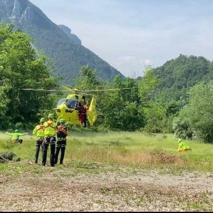 Italia. O româncă de 23 de ani a murit, după ce s-a prăbușit în gol peste 30 de metri