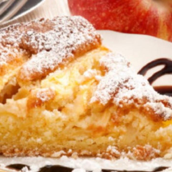 Plăcintă cu mere și iaurt la tigaie. Fără lapte și fără unt. O felie are 170 de calorii