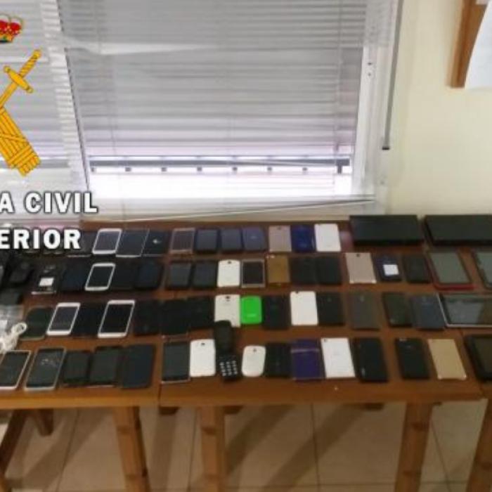 Spania. Patru români au pus la cale o mega-escrocherie cu telefoane mobile. Au obținut peste 300.000 euro