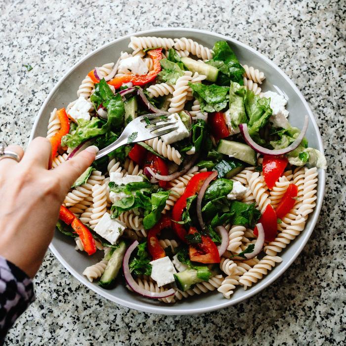 Salată Antipasto, reţeta verii! Aperitv delicios şi răcoritor pentru picnic, foarte uşor de făcut