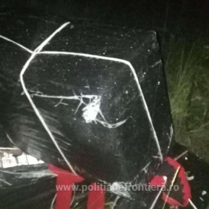 Doi bărbați au trecut înot râul Tisa, după ce au fost prinși cu mii de țigări de contrabandă