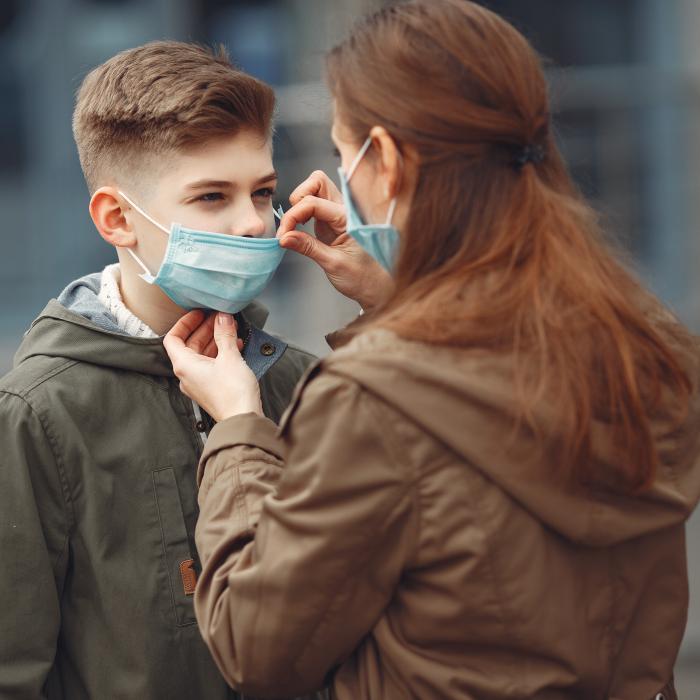 Măștile de protecție purtate de cei vaccinați. Gheorghiță spune că nu trebuie renunțat la ele