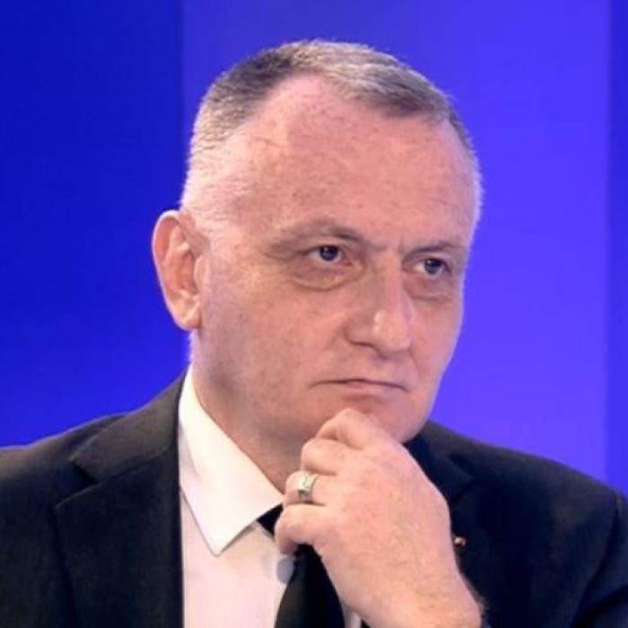 Ministrul Educaţiei despre introducerea admiterii în liceu: Ar trebui să fie organizată în aceeaşi zi şi la aceeaşi oră, cu subiecte proprii 