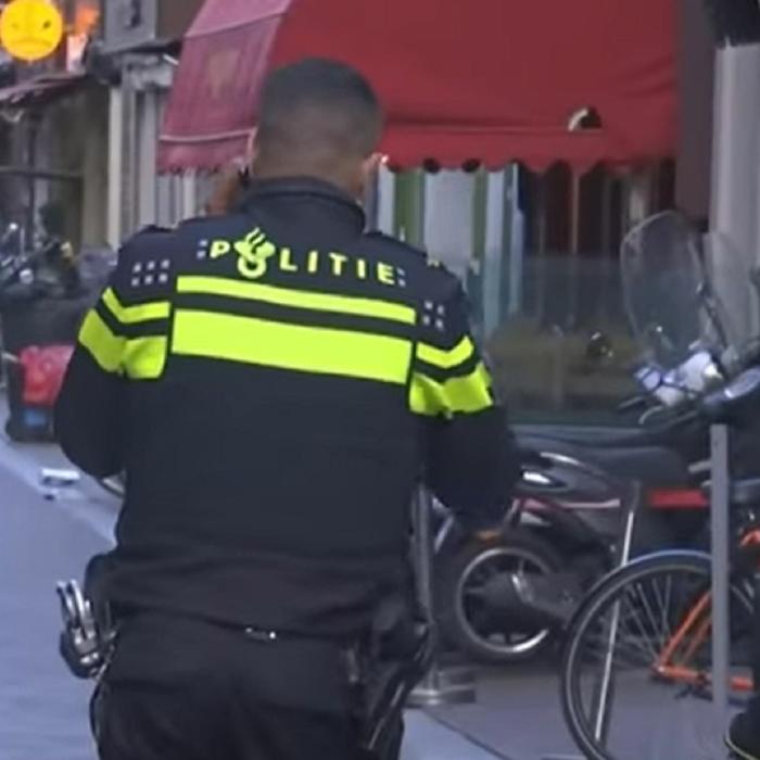 Olanda. Suspecţii în cazul jurnalistului împuşcat în Amsterdam rămân după gratii