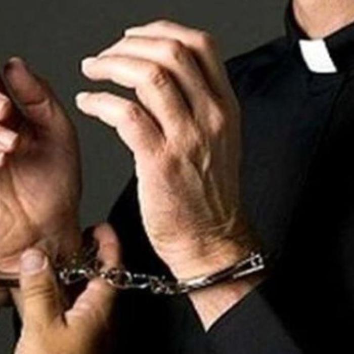 Spania. Minoră româncă, agresată sexual de un preot. Bărbatul i-a cerut poze intime și i-a promis mai mulți bani