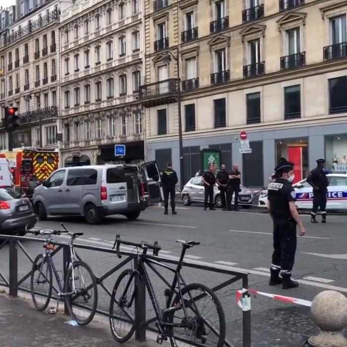 Franța. Român, suspectat de atac terorist: Ar fi strigat "Allah Akbar" în timp ce a înjunghiat un turist spaniol, la Paris (VIDEO)