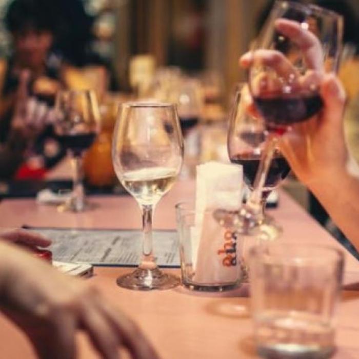 Grecia. Clienţii restaurantelor indoor au nevoie de test sau dovada vaccinării anti-COVID