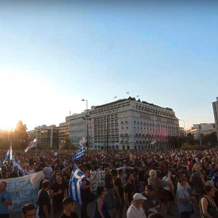 Grecia. Protest împotriva restricţiilor pentru persoanele nevaccinate: "Spunem NU! Demisia!"