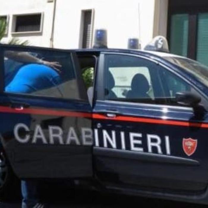 Român urmărit în Italia, păcălit de carabinierii. I-au spus să vină să-şi ridice cardul bancar