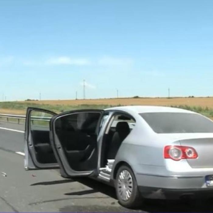 Accidente în lanţ pe Autostrada Soarelui. 11 oameni răniţi după ce trei maşini s-au ciocnit