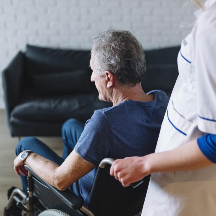 Vești bune pentru mii de românce care au grijă de bătrâni în condiții umilitoare, în Italia, Austria și Germania: „Trebuia să stau drepți!”