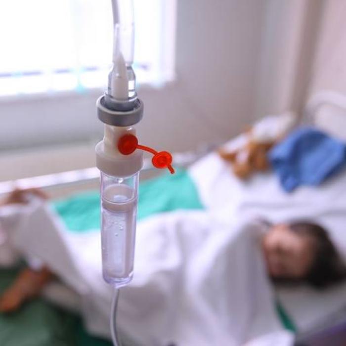 Doi copii români de 3 și 5 ani, intoxicaţi cu soluție pentru purici
