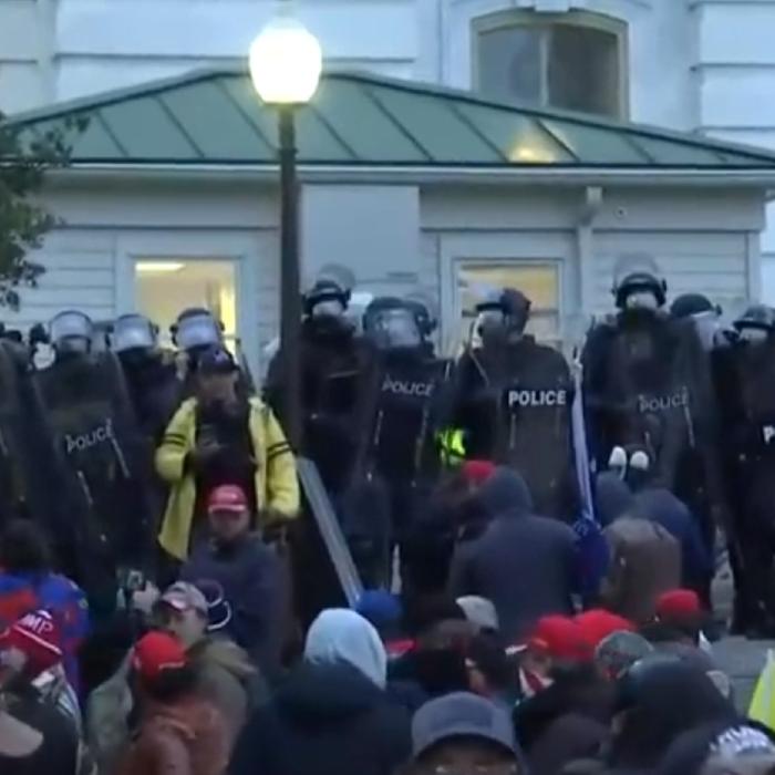 Prima condamnare la închisoare pentru atacul de la Capitoliul SUA. Cât a primit fanul lui Trump
