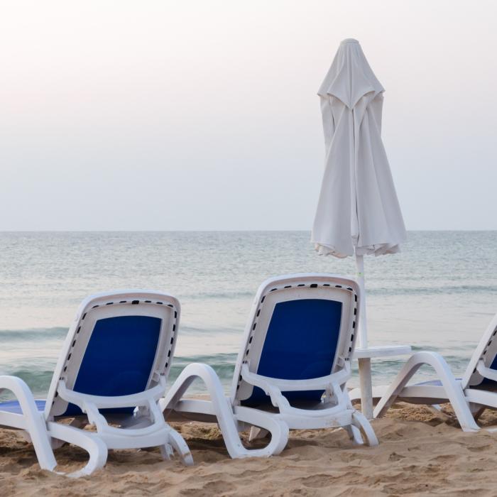 Preţurile în Mamaia au explodat: cât a ajuns să coste un șezlong. Turiștii au crezut că nu văd bine