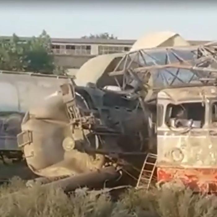 Accident feroviar Fetești. Ministrul Drulă: "Se pare că mecanicul a adormit și era băut"