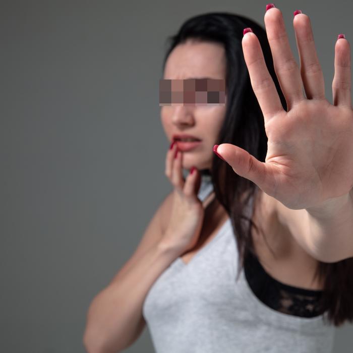 Iadul trăit de o româncă, în Spania: Soțul i-a luat copiii, iar sora a vândut-o proxeneților. Salvată după luni de zile de un șofer de TIR