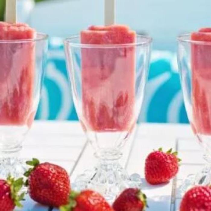 Înghețată de fructe, delicioasă și răcoritoare. Aveți nevoie doar de 3 ingrediente 
