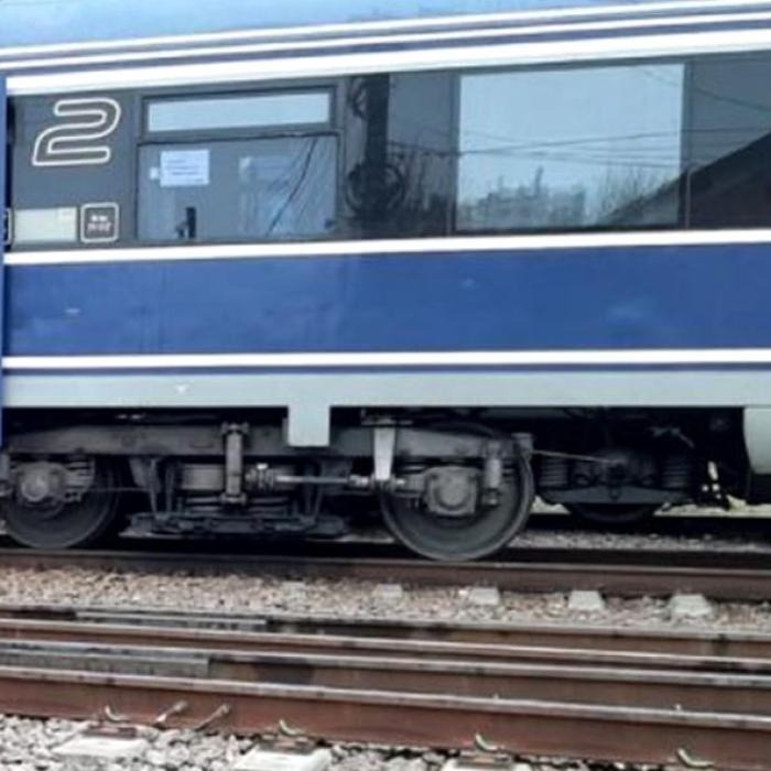 Un bărbat a fost accidentat de un tren care circulă pe relaţia Braşov - Constanţa. Circulația feroviară, oprită temporar