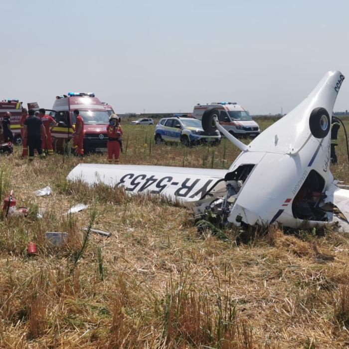 Avion căzut lângă Bucureşti. Imagini de la locul prăbuşirii - FOTO