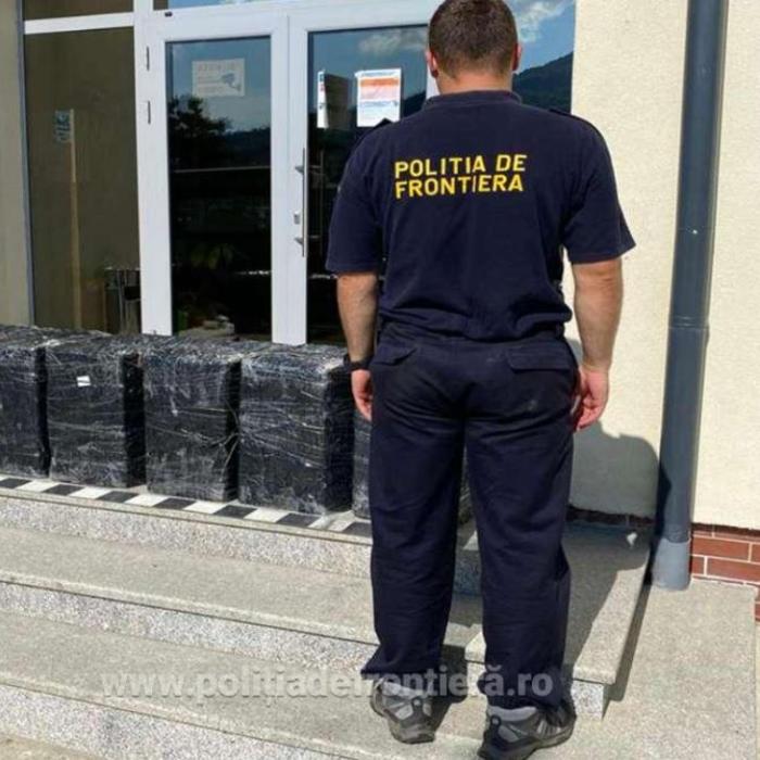 Contrabanda cu drona la frontiera României. Șase colete voluminoase, confiscate de polițiști 
