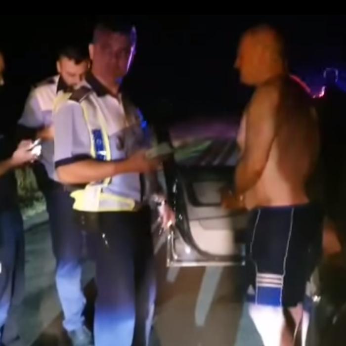 Un șofer beat mort, parțial dezbrăcat, a vrut să conducă din Prahova până pe litoral. "Ma duc și eu până la mare"