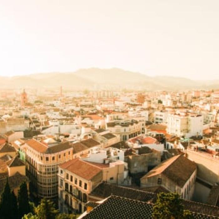 Spania. Cu 70% din populaţia adultă imunizată complet, unele regiuni mențin restricţiile până în septembrie