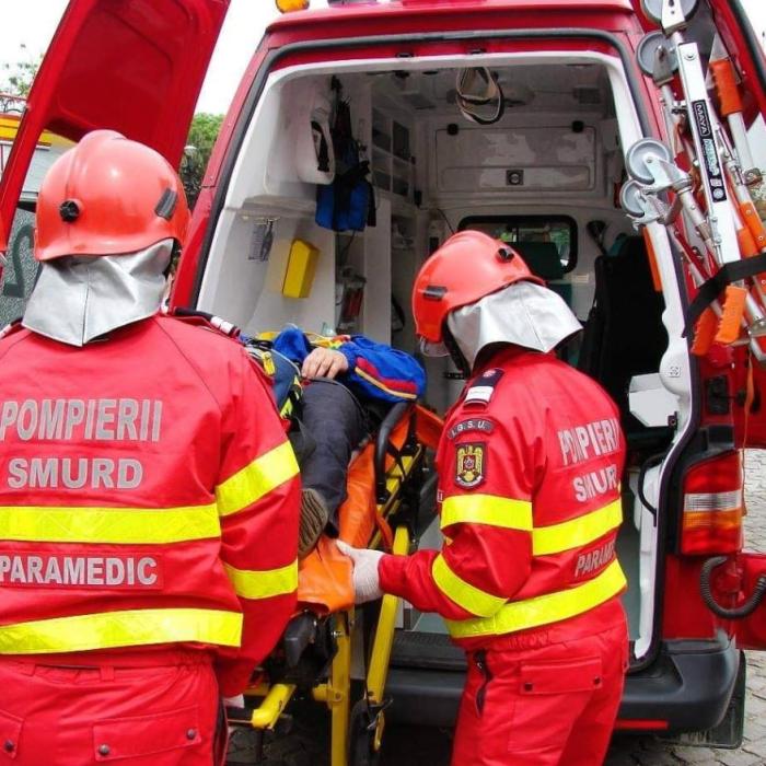Un bărbat a murit pe loc, după ce a fost lovit de două maşini în județul Mureș