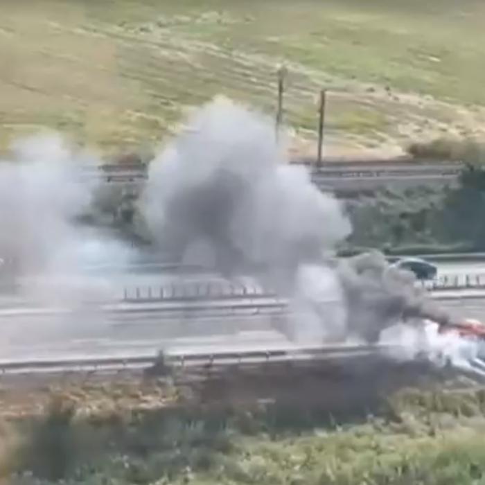 Autoturism în flăcări pe A2. Trafic oprit pe Autostrada Soarelui