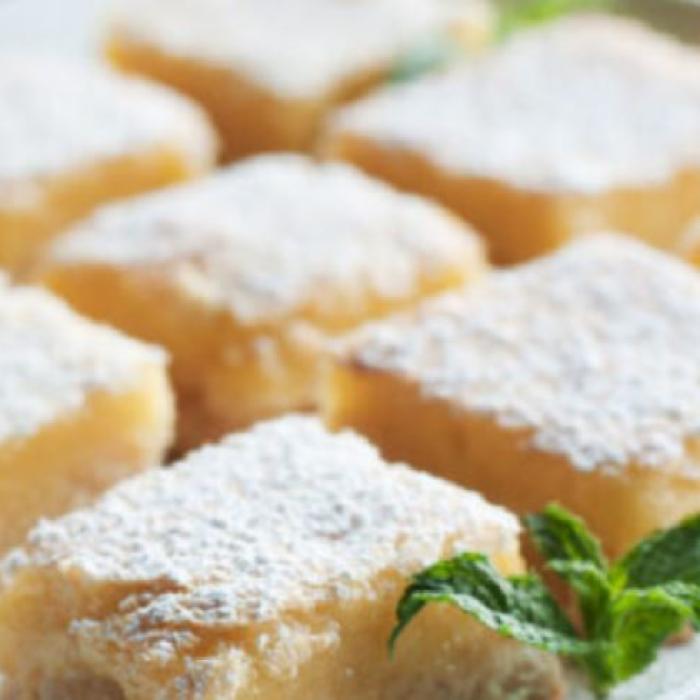 Prăjitură super cremoasă cu ricotta și iaurt. Un desert ușor, cu doar 150 de calorii